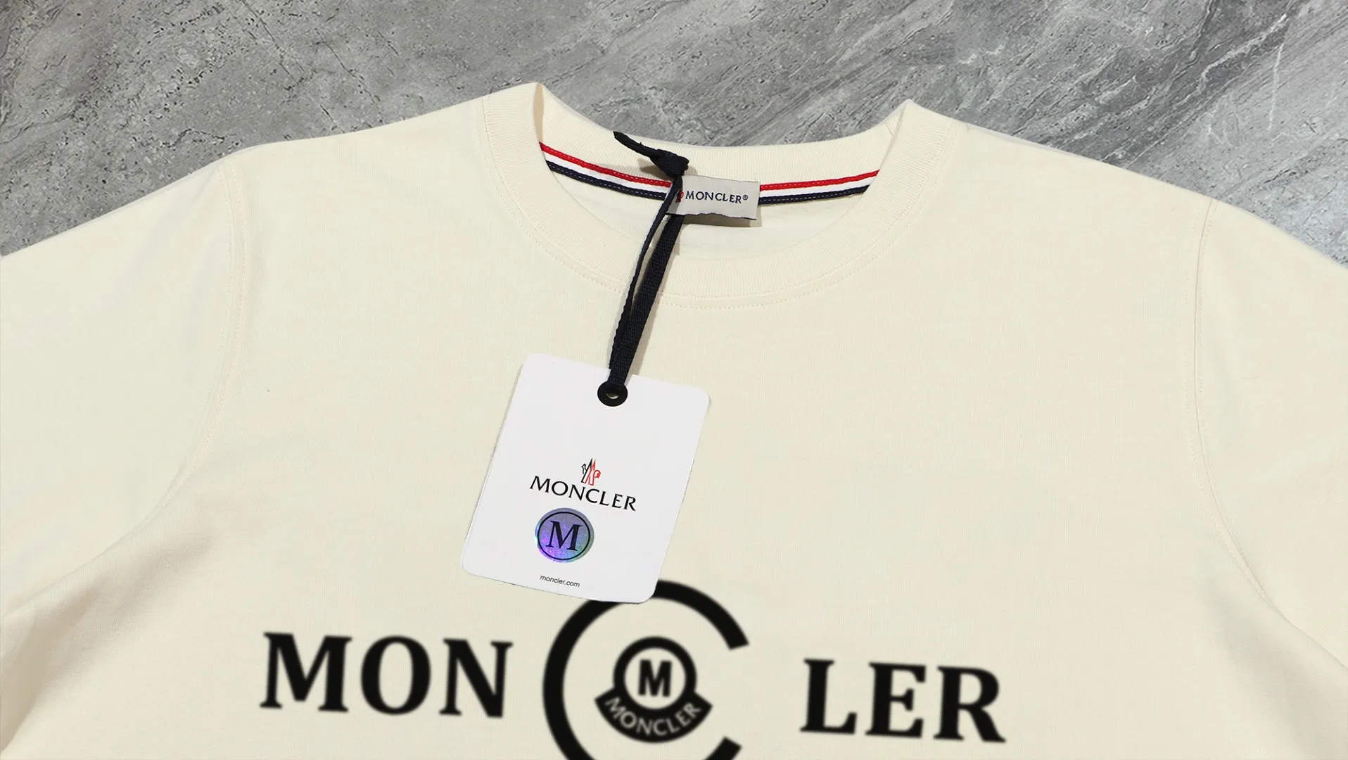 【 In Stock 📦 】 〖 𝐌𝐎𝐍𝐂𝐋𝐄𝐑~ 〗 440g ， 😎 ， ， Factory 2025 T ， ， Premium LOGO， Same Style ：Black White Size：S M L XL 2XL